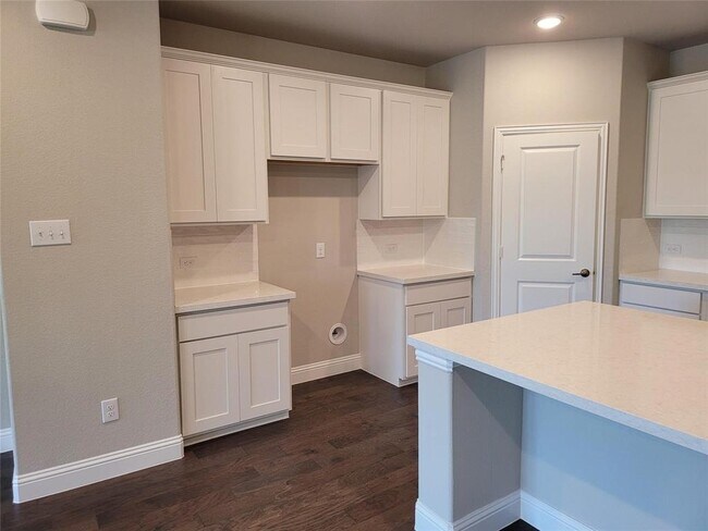 Building Photo - 124 Settlers Wy