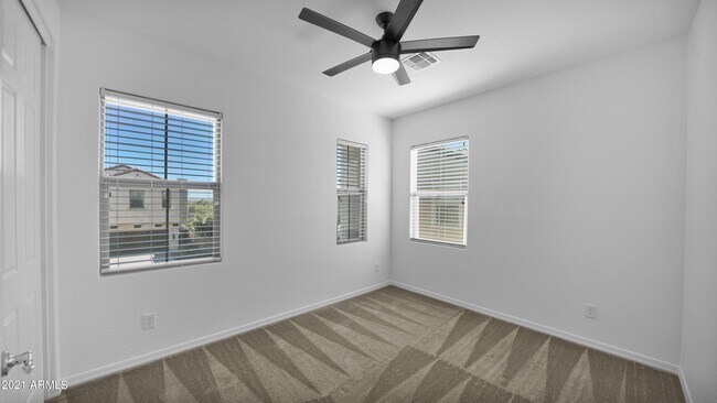 Building Photo - 2354 W Gloria Ln