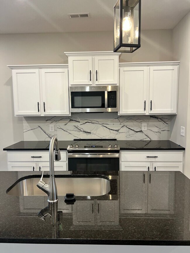 Building Photo - Brand New Three Bedroom