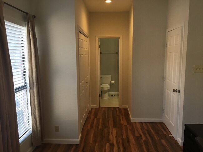 Building Photo - UT PRE LEASE: Updated 2 BR / 2 BA West Cam...