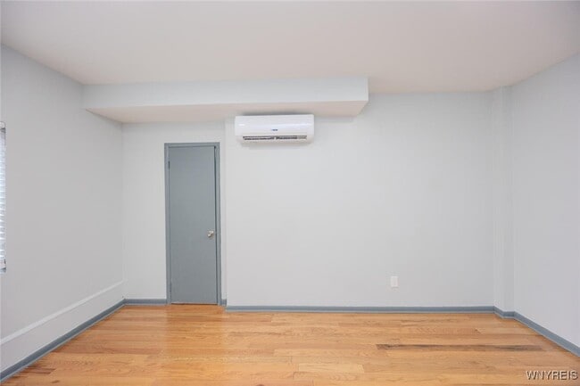 Building Photo - 530 Main St