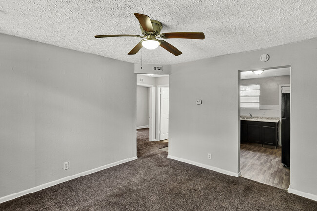 Building Photo - 5634 Astor Pl