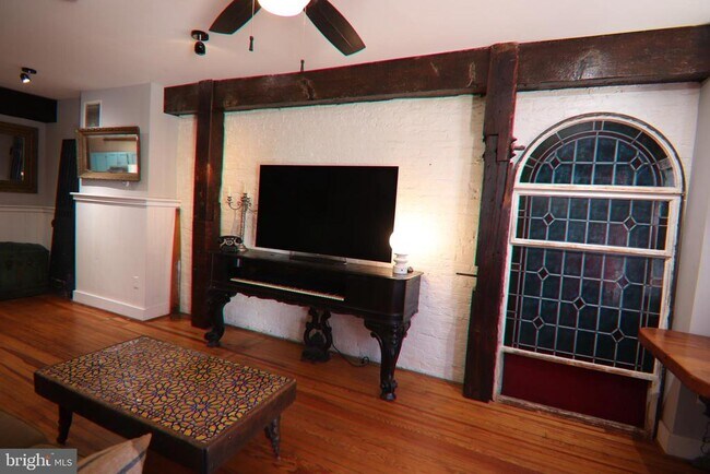 Building Photo - 1223 Haubert St