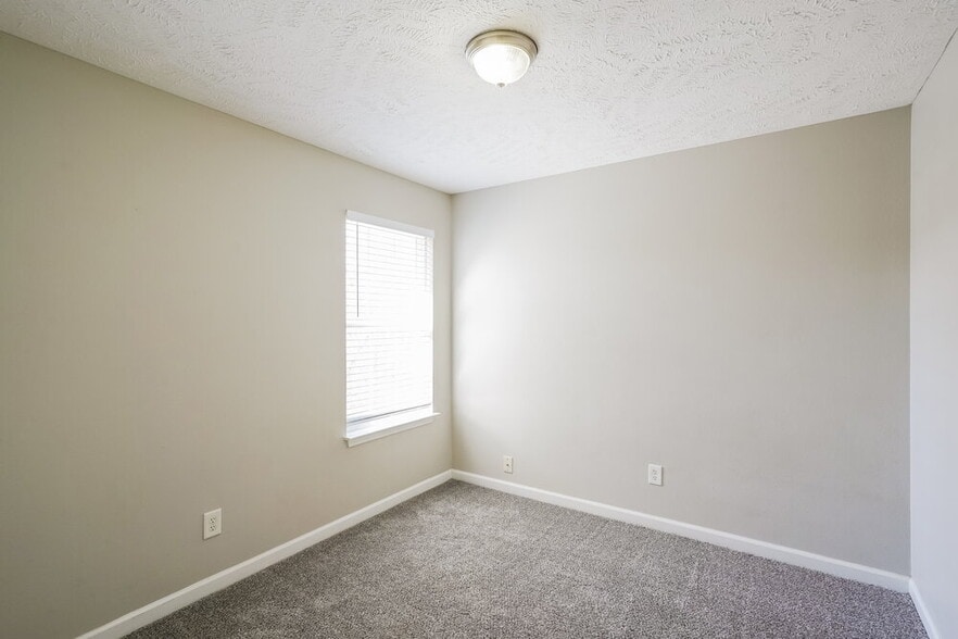 Building Photo - 127 Lyndhurst Dr