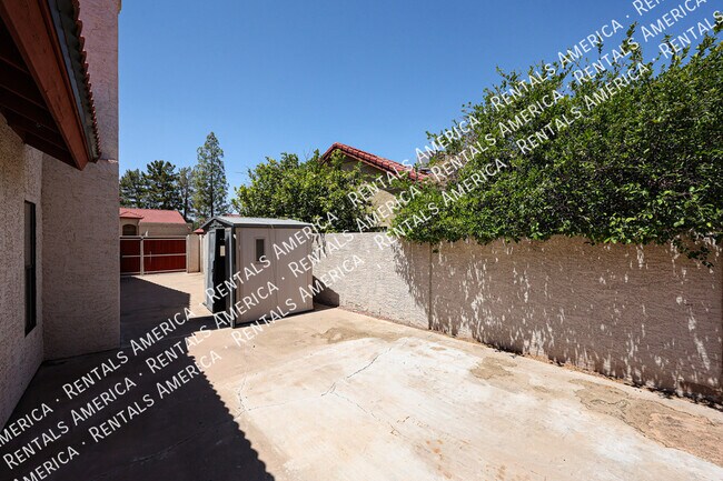 Building Photo - 4150 W Kent Dr