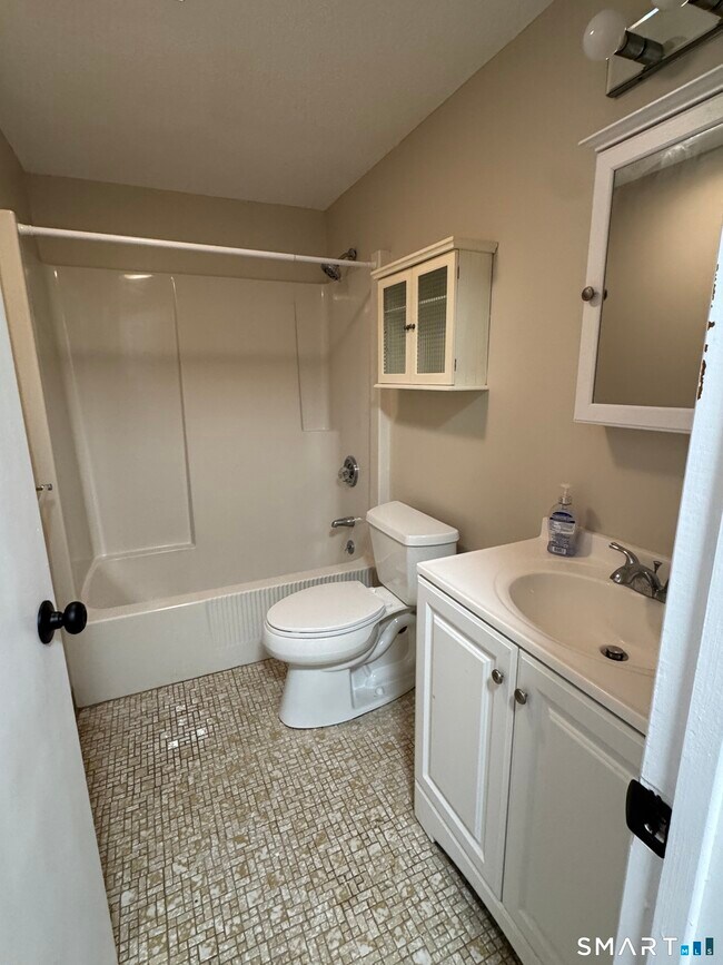 Building Photo - 143 Main St