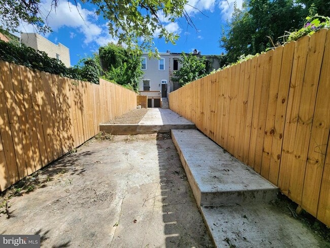 Building Photo - 2126 McCulloh St