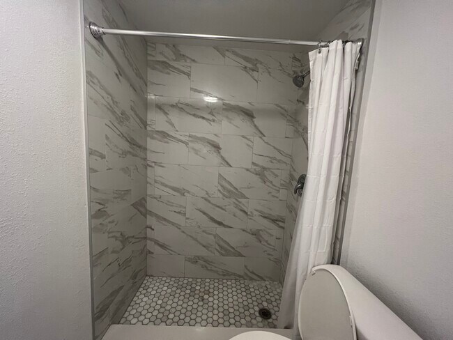 Building Photo - 1300 NE 47th Ct