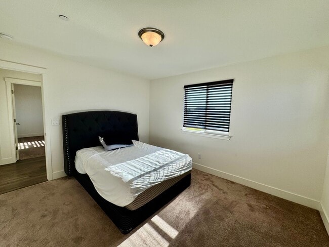 Building Photo - REDUCED! 5 Bedroom 3 Bath Home with Pool, ...