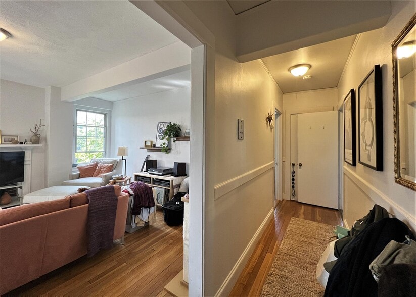 Building Photo - 4 Craigie Cir
