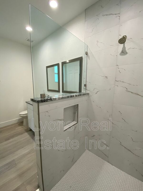 Building Photo - 2635 Starview Ave