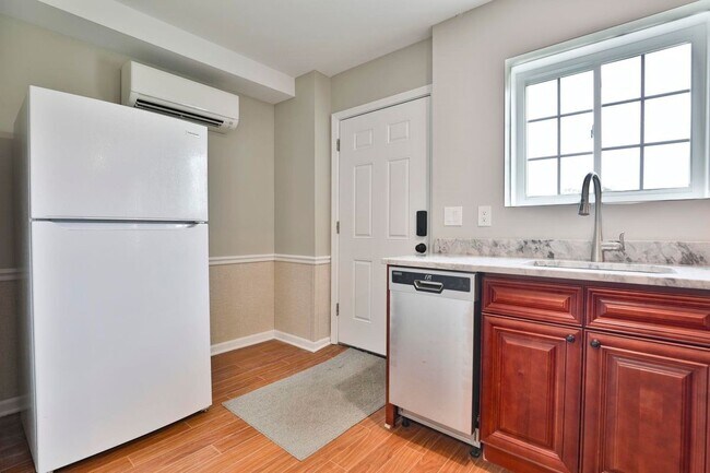 Building Photo - 41A Howe