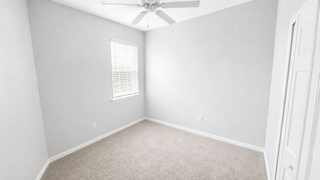 Building Photo - 7915 Moonstone Dr
