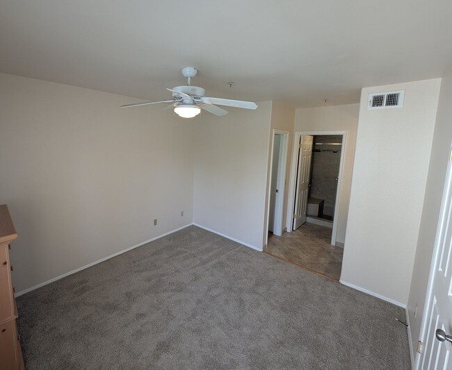 Building Photo - 2 Bedroom Condo in the Boardwalk at Anders...