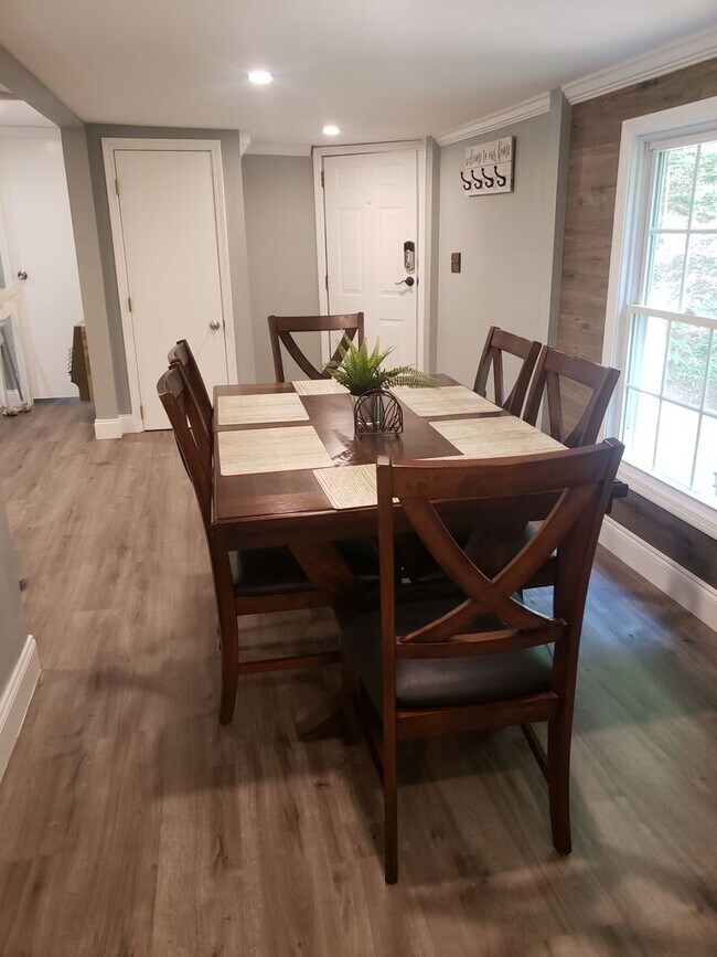 Building Photo - 1110 S Spring Hollow Rd