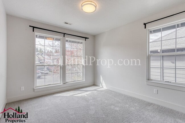 Building Photo - Beautifully Home Near Waterhouse Trail & Lake