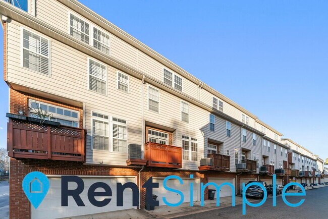 Building Photo - 3631 Madison Ln