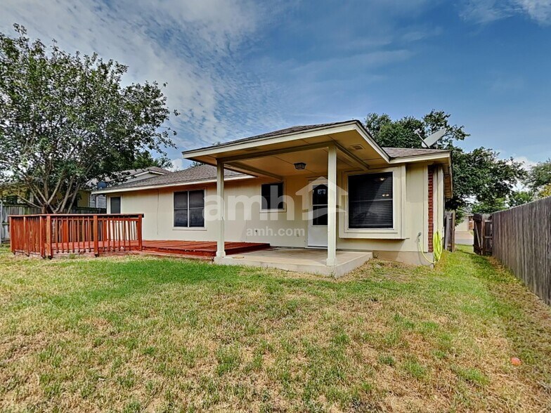 Building Photo - 2412 Hallie Ln