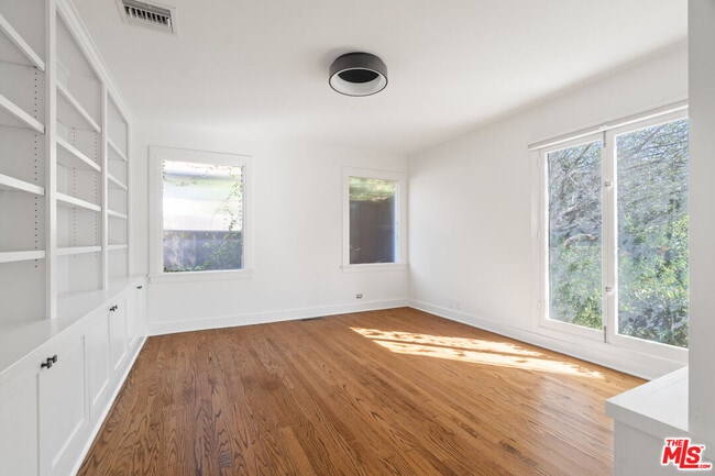 Building Photo - 949 S Muirfield Rd