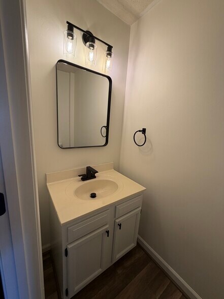 Building Photo - 10904 Coreys Way
