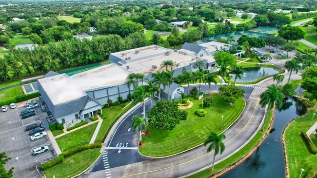 Building Photo - 7290 Kinghurst Dr