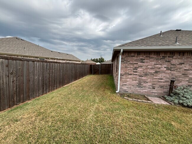 Building Photo - 108 Windsor