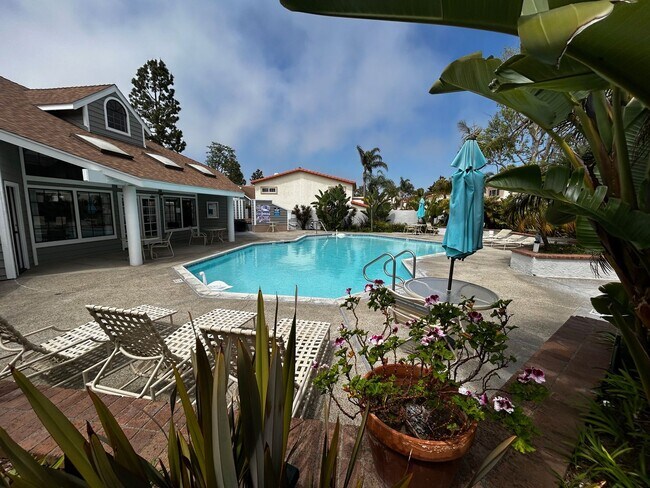 Building Photo - Welcome to Coastal Living at Its Finest!