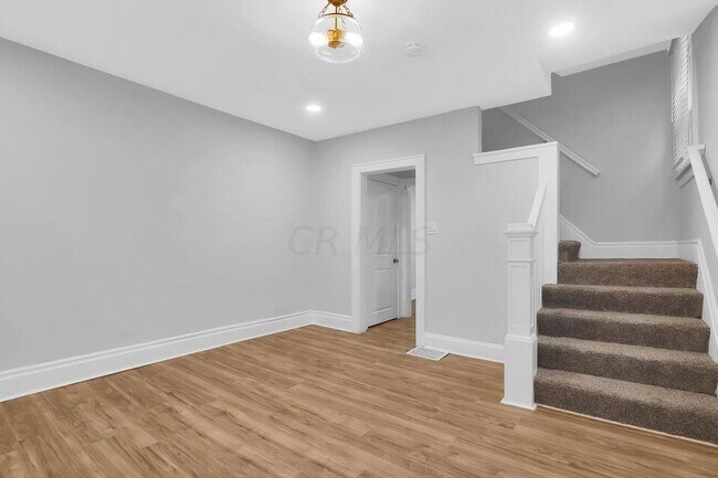 Building Photo - 549 Fairwood Ave