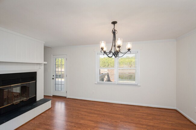 Building Photo - Beautiful Ranch in Pine Meadows | Water View