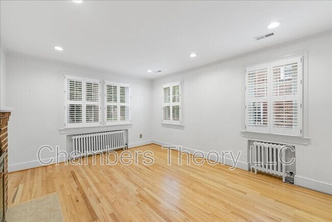 Building Photo - 1105 20th St
