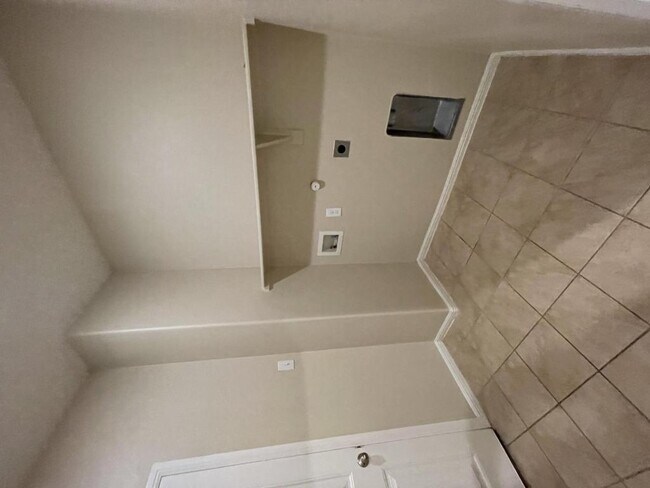 Building Photo - 744 Watson Wy