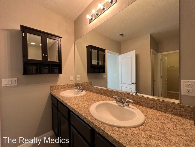 Building Photo - 4 br, 2 bath House - 1665 Laurel Oaks Dr