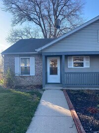 Building Photo - 2816 Plaza Ln