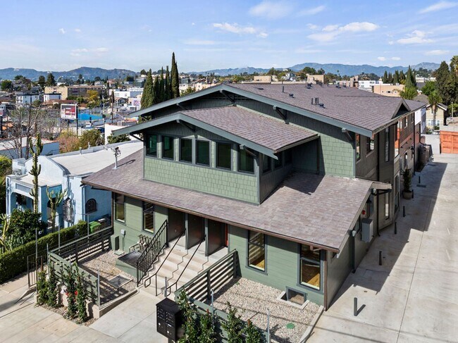 Building Photo - 5 Bed / 5 Bath Residence in Echo Park Now Available!