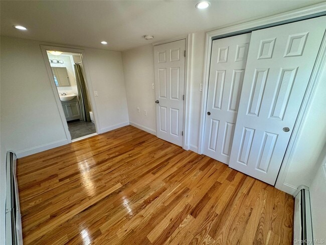 Building Photo - 105 Burtis St
