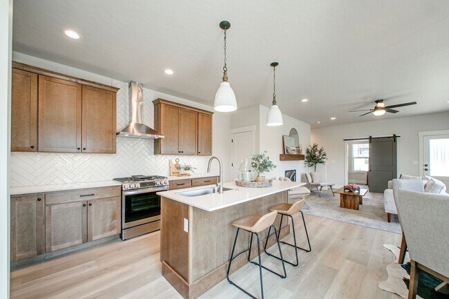 Building Photo - Sophisticated Luxury Townhome in the Heart...