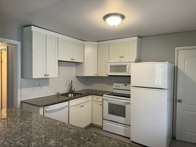 Building Photo - 1810 28th Ave N