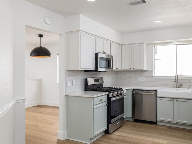 Building Photo - 13000 Meadowheath Cove
