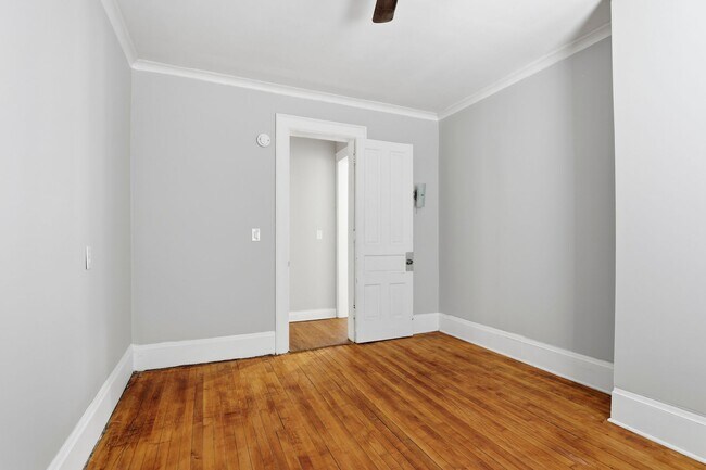 Building Photo - 5 Bedroom House in Manitowoc