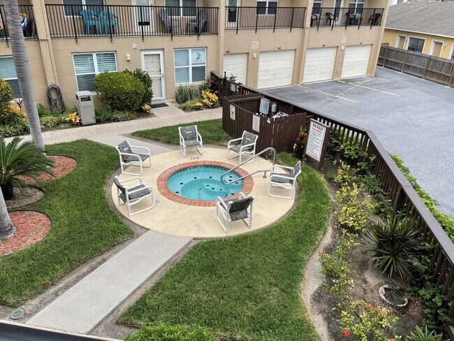 Building Photo - 115 E Coronado Dr