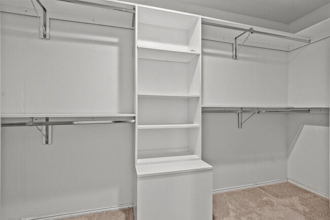Building Photo - $500 off the first month's rent + move-in on or before 4/20