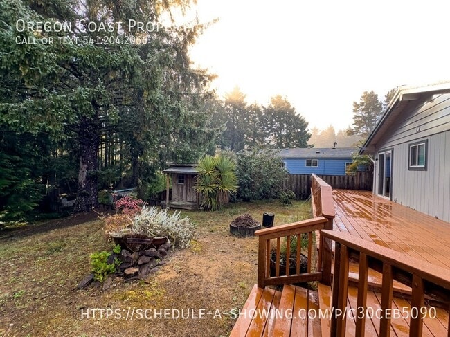 Building Photo - 3040 SE Dune Ave