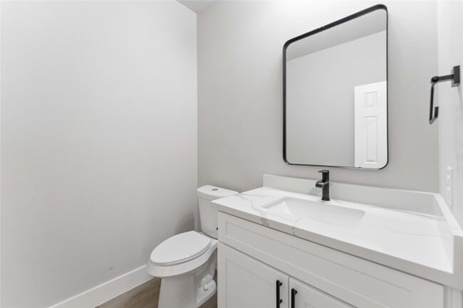 Building Photo - 5420 Lynnfield St