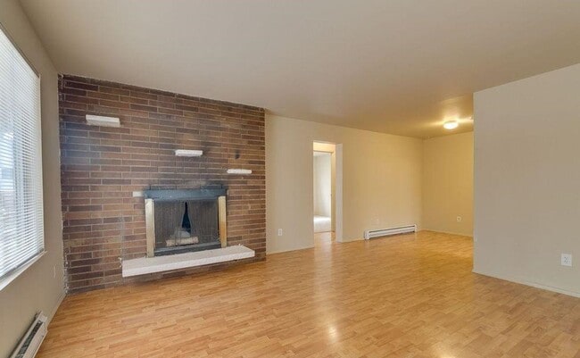 Building Photo - AVAILABLE NOW! 2 Bedroom Apartment Magnolia w/ Fireplace & Parking!