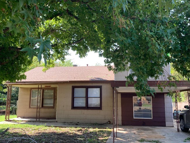 Building Photo - 3400 SE 20th St