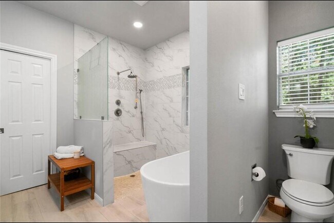 Building Photo - 415 Lago Trace Dr