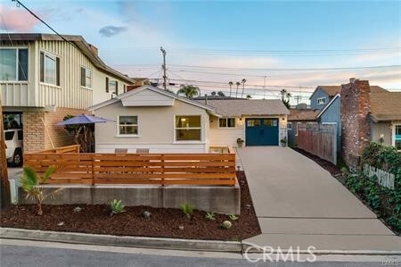 Building Photo - 325 W Avenida Palizada