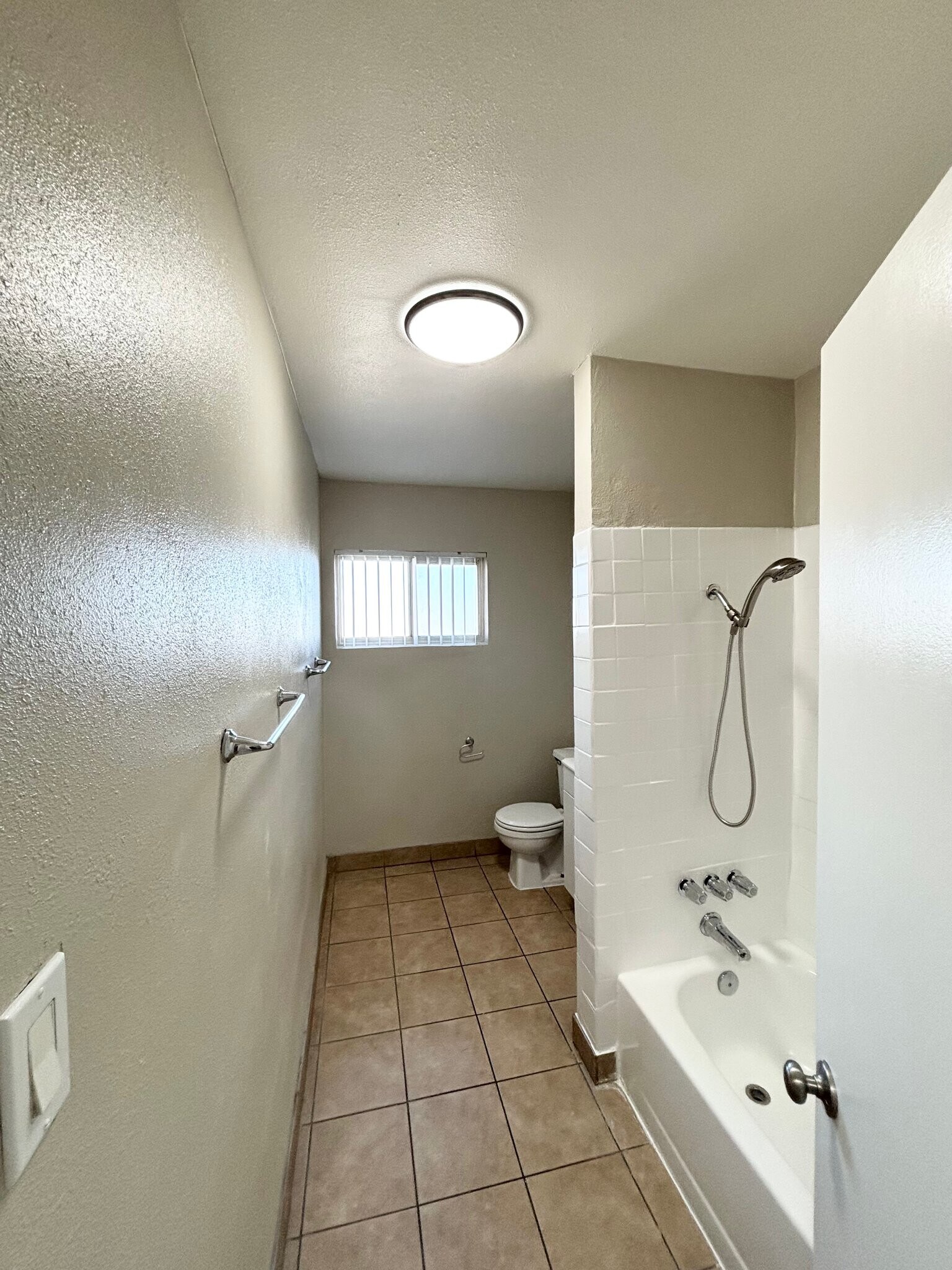 Building Photo - 530 N Anna Dr