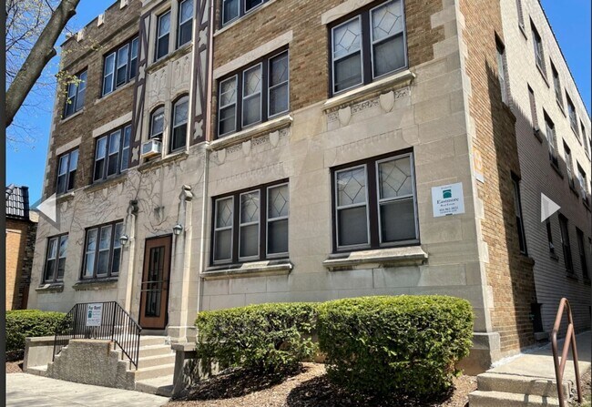 Building Photo - 4480 N Oakland Ave