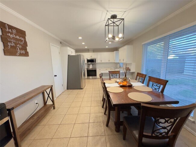 Building Photo - 408 Little Chisholm Cir